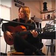 Profesora con formación en Conservatorio y en música moderna ofrece clases particulares de guitarra
