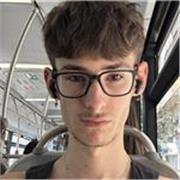 Joven de 18 años que no ha entrado a la carrera tras cursar bachillerato y aprobar la selectividad, bueno con los niños