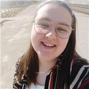 Doy clases particulares dependiendo del nivel de cada alumno/a, reforzando sus puntos fuertes y mejorando aquellos factores más complicados para ellos y ellas.