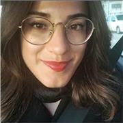 Dottoressa in lettere moderne impartisce lezioni di italiano e latino a studenti di scuola secondaria di primo e secondo grado