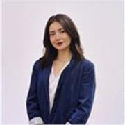 Profesora de FCE con estudios de más de 15 años.