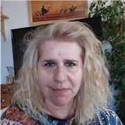 Formatrice en français langue étrangère, donne cours de français aux adultes et enfants primaire.