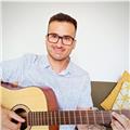 Profesor de música ofrece clases de ukelele iniciación