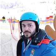 Profesor de inglés enfocado a personas que realmente quieran aprender a hablar y entender el inglés (UK) que se habla en la calle e ingles técnico. Estudiar inglés para aprobar un examen está bien, pero se queda muy lejos de saber mantener y entender una