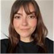 Estudiante universitaria, con nivel C1, y experiencia de dos años como profesora de inglés hasta niños de 2º ESO