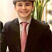 Estudiante universitario con un amplio recorrido en el estudio de inglés con certificados como B2, C1 y el TOEFL