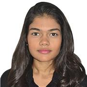 Psicóloga da clases a estudiantes de todas las edades