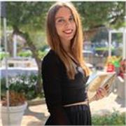 Dottoranda in studi linguistici e comparati impartisce lezioni di materie letterarie in presenza e online