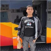 Profesor de matematica que imparte clases a estudiantes de todas las edades