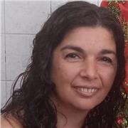 Profesora creativa que te invita a explorar el mundo literiario