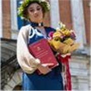 Docente di latino e greco impartisce lezioni di italiano, latino e greco