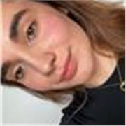Una estudiante universitaria con conocimientos para nivel ESO y Bachillerato