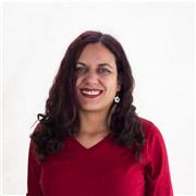 Spanish tutor providing conversation lessons to adults