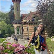 Puedo dar Física, Química y Matemáticas en castellano hasta segundo de bachillerato. Actualmente estudio Ingeniería Matemática