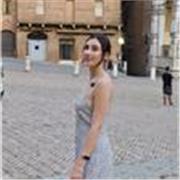 Offro lezioni private per materie umanistiche (italiano,storia,latino,greco), lingua inglese e aiuto compiti.
