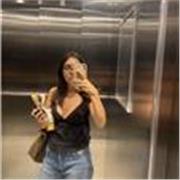 Alumna de medicina, enseñó biología y química