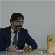 Abogado con más de 30 años de experiencia ofrece clases particulares o a grupos muy reducidos. A convenir. En despacho profesional