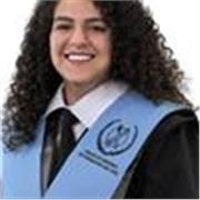 Graduada y entusiasta de la Historia, con una forma de enseñar flexible y centrada en las necesidades de cada alumno/a