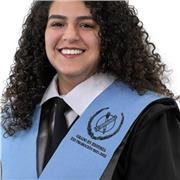 Graduada y entusiasta de la Historia, con una forma de enseñar flexible y centrada en las necesidades de cada alumno/a