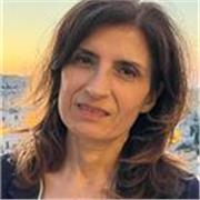 Insegnante madrelingua inglese. Attualmente insegno inglese a studenti di scuola media e liceo.