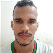 Estudante com boa oratória e facilidade em ensinar e aprender