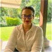 Abogada, Magister en Derecho Público y Litigación Constitución, Diplomada en Literatura y Lengua Inglesa