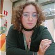 Laureata in chimica impartisce lezioni chimica a ragazzi di medie e superiori