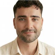 Graduado en Física con amplios conocimientos de ciencias naturales. También poseo conocimientos elevados de idiomas como inglés.