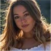 Insegnante di lingua francese con diploma di maturità linguistica e laurea in mediazione linguistica offre lezioni private online.