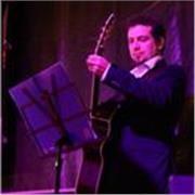 Diplomato in chitarra presso Accademia di musica moderna a Padova insegna chitarra per livello principiante e intermedio.