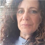 Docente laureata in Pedagogia e all'Accademia di Belle Arti, impartisce lezioni private in materie umanistiche e storia dell'arte