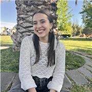 Psicóloga clínica con maestría en terapia sistémica breve