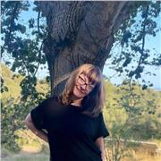 Profesora titulada en Bellas Artes con más de 5 años de experiencia impartiendo clases de arte y inglés online