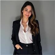 Abogada titulada por la universidad de Alicante, con experiencia en docencia