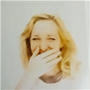 I compiti non devono essere un momento triste e demotivante : si possono fare assieme crescendo ogni giorno un poco di più .