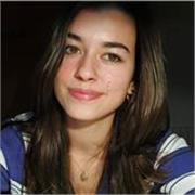 Estudiante universitaria con C2 de inglés y educación en sistema británico (5-18). Clases de inglés o conversación. Online.