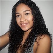 Tutora de matemáticas imparte clases a niños