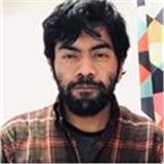 Profesor de Historia imparte clases a estudiantes de todas las edades