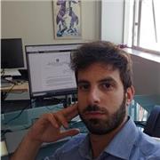 Dottorando di ricerca impartisce lezioni di diritto amministrativo e del lavoro per studenti universitari e laureandi