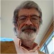 Profesor de Derecho, con experiencia y conocimiento tanto teórico como práctico