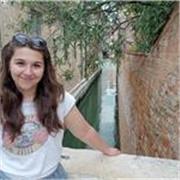 Laureanda in ostetricia, offre ripetizioni a studenti di elementari, medie e superiori