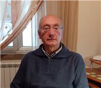Insegnante scuole medie superiore impartisce lezioni discipline tecniche