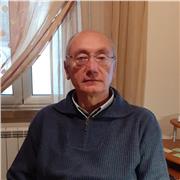 Insegnante scuole medie superiore impartisce lezioni discipline tecniche