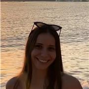 Me defino como una persona responsable, con ganas de aprender y de enseñar. Me gustan bastante los niños y me interesa más dar clases a niños de primaria, pero me puedo adaptar a otras edades.