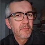 Profesor de biología para alumnos de la ESO