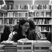 Ciao! Hai bisogno di una guida per i tuoi compiti e le tue interrogazioni di lingua e letteratura latina?
Non esitare a contattarmi e troveremo insieme il metodo di studio più adatto a te!