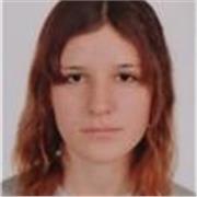 Como una persona con paciencia, animada y con ganas de poder ayudar y enseñar. Me interesa dar clases a niños de primaria.