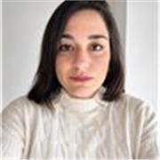 Profesora de español imparte clases para todas las edades