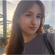 Estudiante de Bellas artes y Titulada en Ilustración dispuesta a enseñar y ayudar a todas las edades y en cualquier nivel.