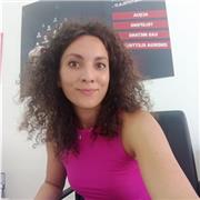 Insegnante di Storia impartisce lezioni a studenti delle elementari e medie